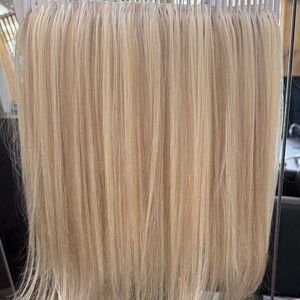 Harper Ellis extensions. Almost new condition. 5 wefts in all. Great deal!!!
